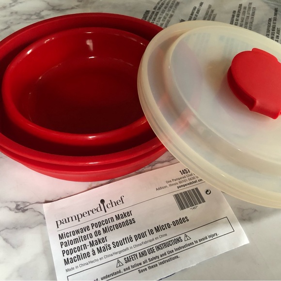 Pampered Chef small microwave popcorn popper. Never used. Color red. Collapsible - Picture 2 of 5